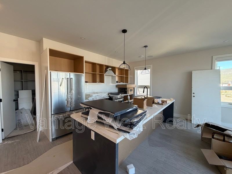 3782 Astoria Dr - Photo 3 of 30