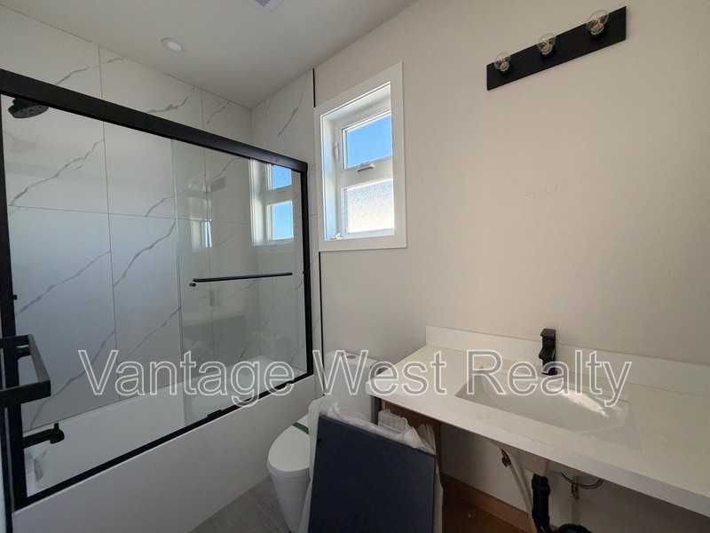 3782 Astoria Dr - Photo 4 of 30