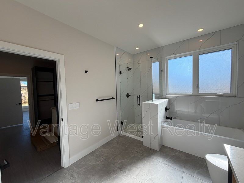 3782 Astoria Dr - Photo 5 of 30