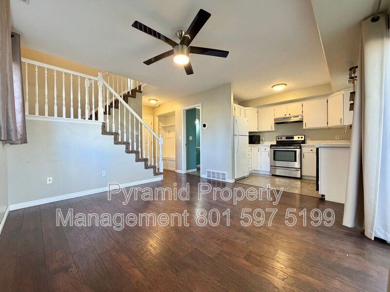 3724 S St #A - Photo 3 of 26
