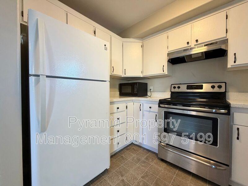 3724 S St #A - Photo 6 of 26