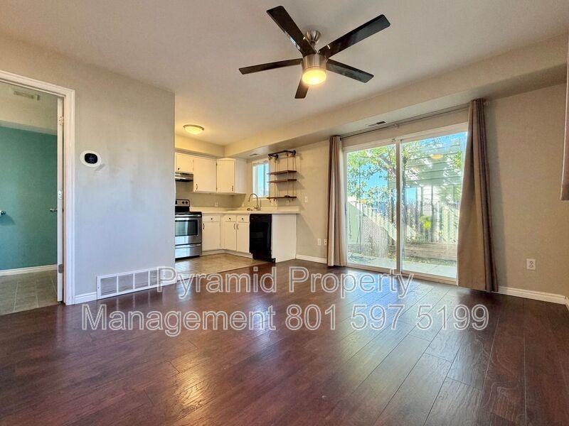 3724 S St #A - Photo 7 of 26