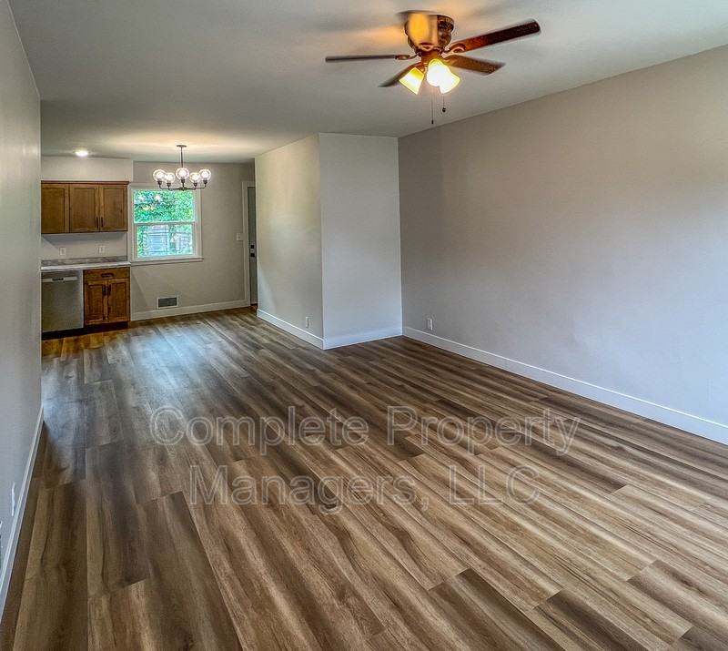 1405 W Clark St - Photo 4 of 24