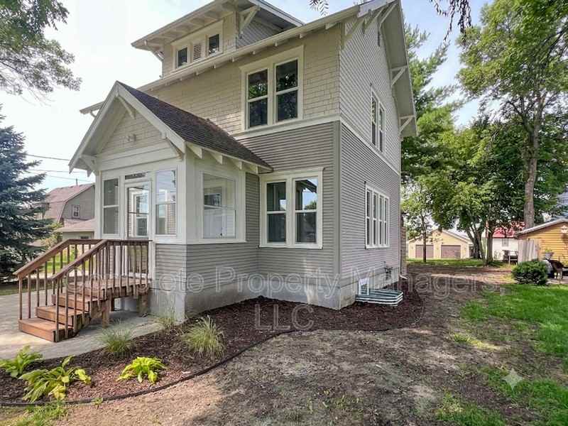 711 Clausen Ave - Photo 2 of 35