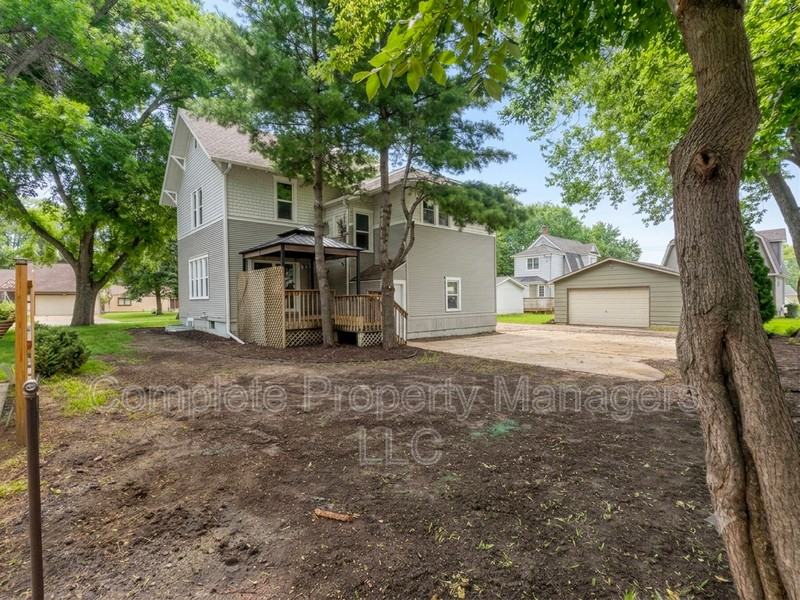 711 Clausen Ave - Photo 5 of 35