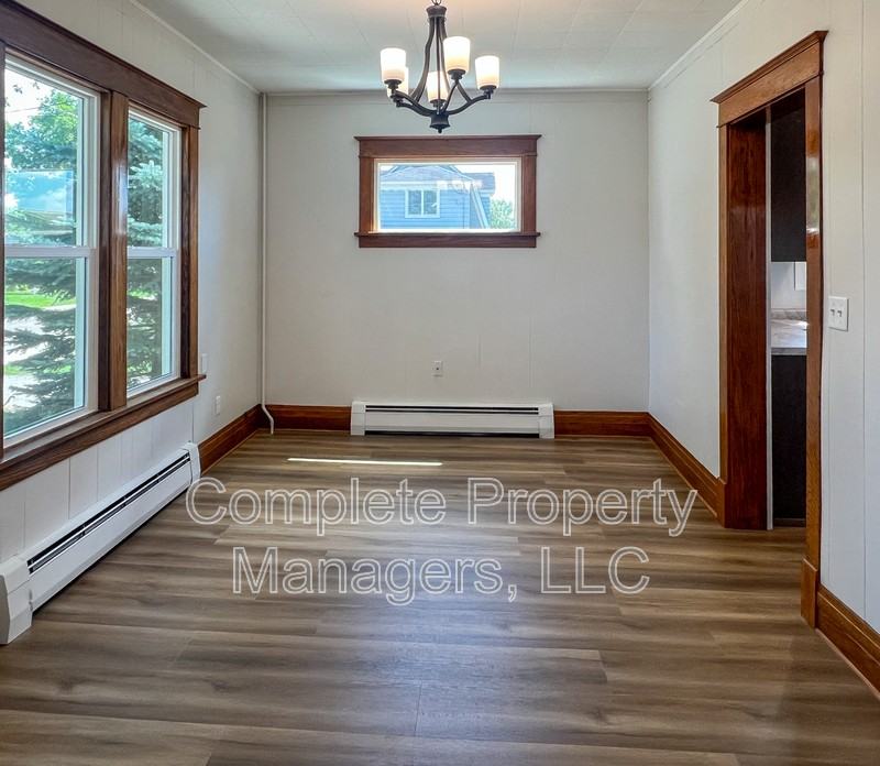 711 Clausen Ave - Photo 7 of 35