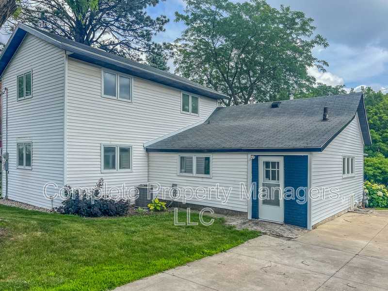 118 Franklin Ave - Photo 3 of 30