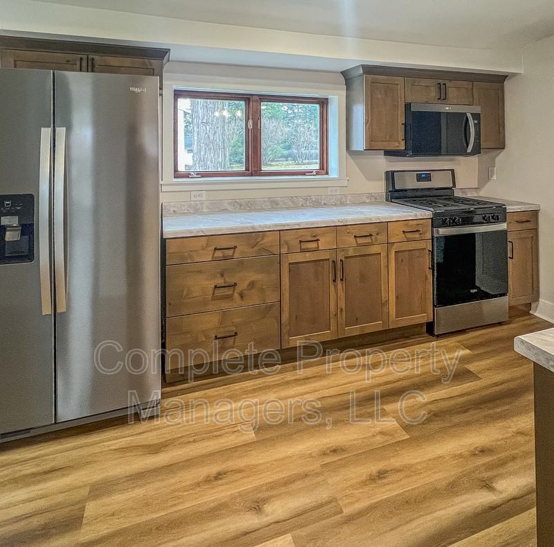 118 Franklin Ave - Photo 4 of 30