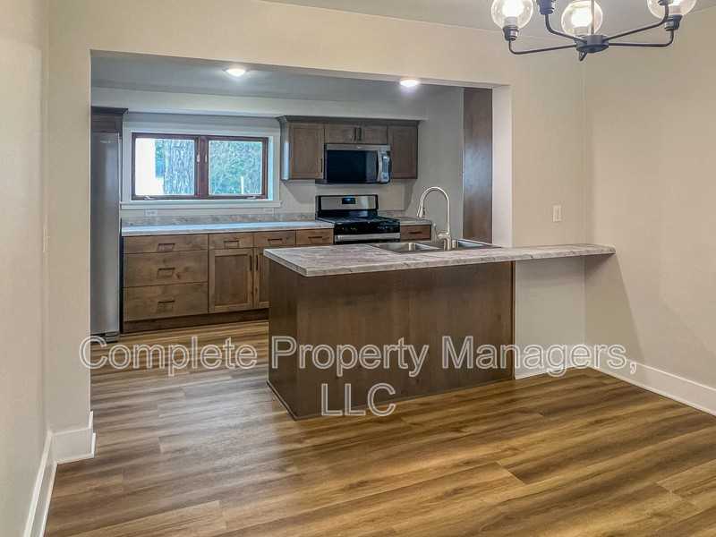 118 Franklin Ave - Photo 5 of 30