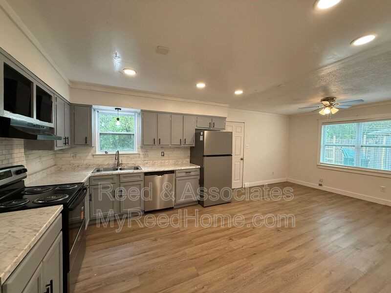 42 Stonebrook Cv - Photo 3 of 13