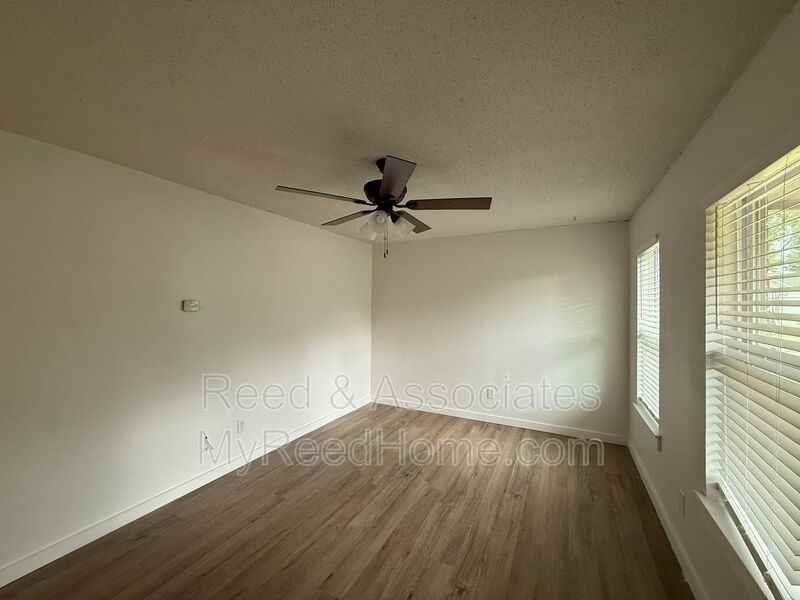 42 Stonebrook Cv - Photo 5 of 13