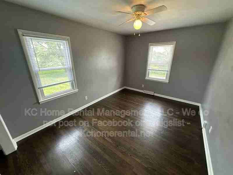 11204 Parallel Pkwy - Photo 4 of 23