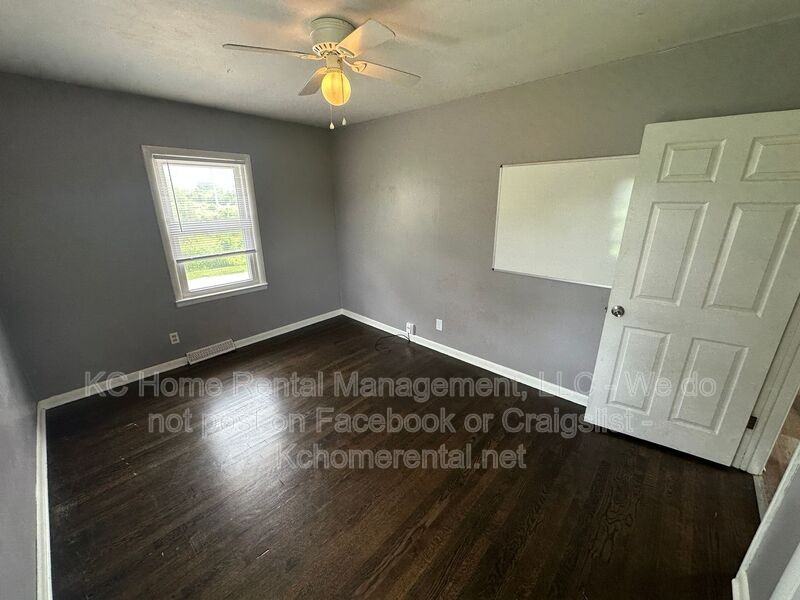 11204 Parallel Pkwy - Photo 7 of 23