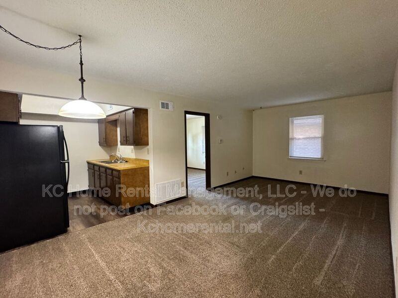 820 E Walnut St #A - Photo 3 of 12