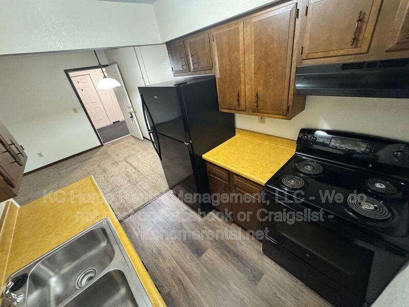 820 E Walnut St #A - Photo 6 of 12