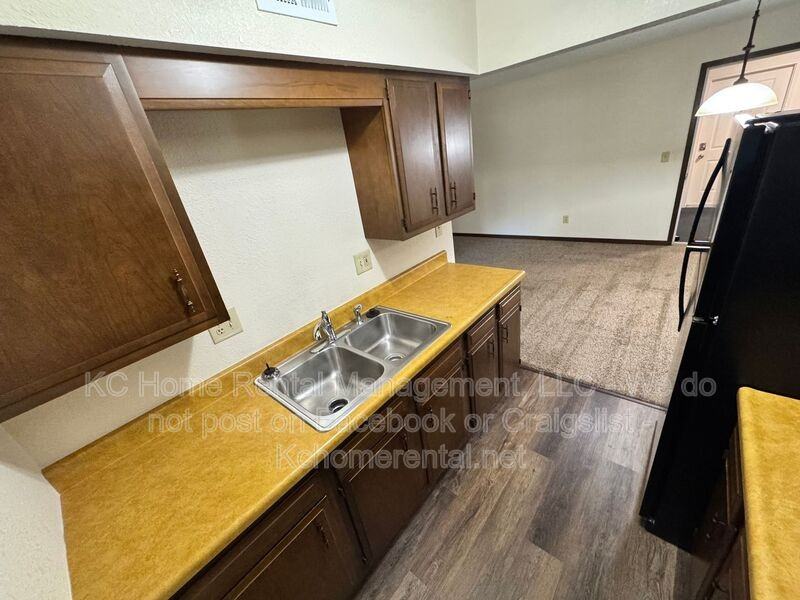 820 E Walnut St #A - Photo 7 of 12