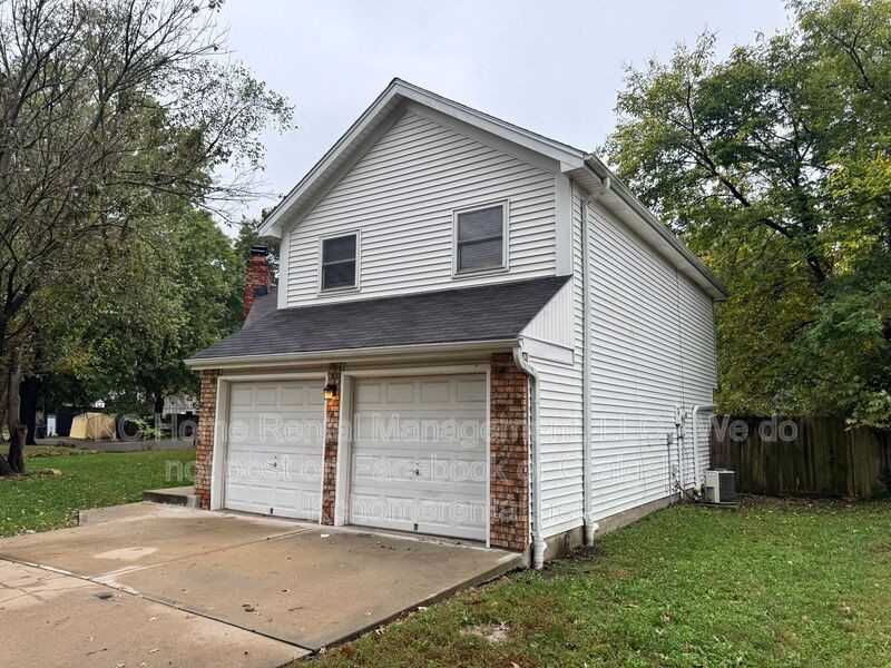 1429 Se Sheridan - Photo 2 of 22