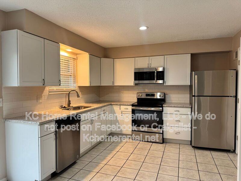 1429 Se Sheridan - Photo 4 of 22