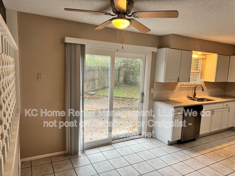 1429 Se Sheridan - Photo 5 of 22
