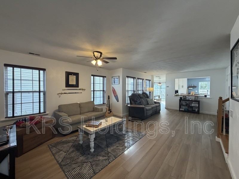 5525 Port Royal Dr - Photo 2 of 22