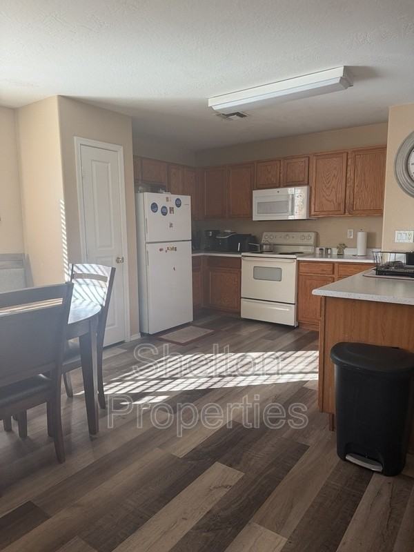 5317 S 16th Dr - Photo 2 of 6