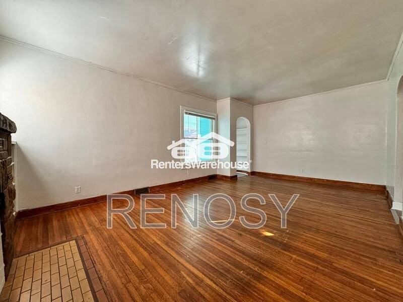 1009 25th St - Photo 4 of 18