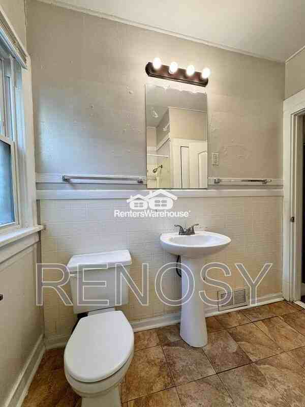 1009 25th St - Photo 7 of 18