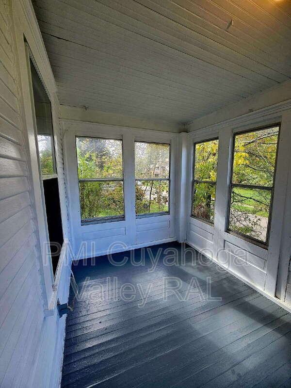 571 Bertha Ave - Photo 6 of 29