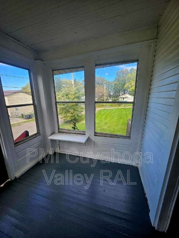 571 Bertha Ave - Photo 7 of 29