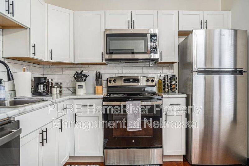2518 Woolworth Ave #2 - Photo 3 of 12