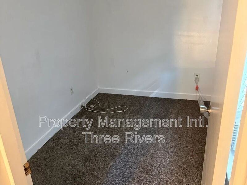 319 Oakland Ave - Photo 2 of 13