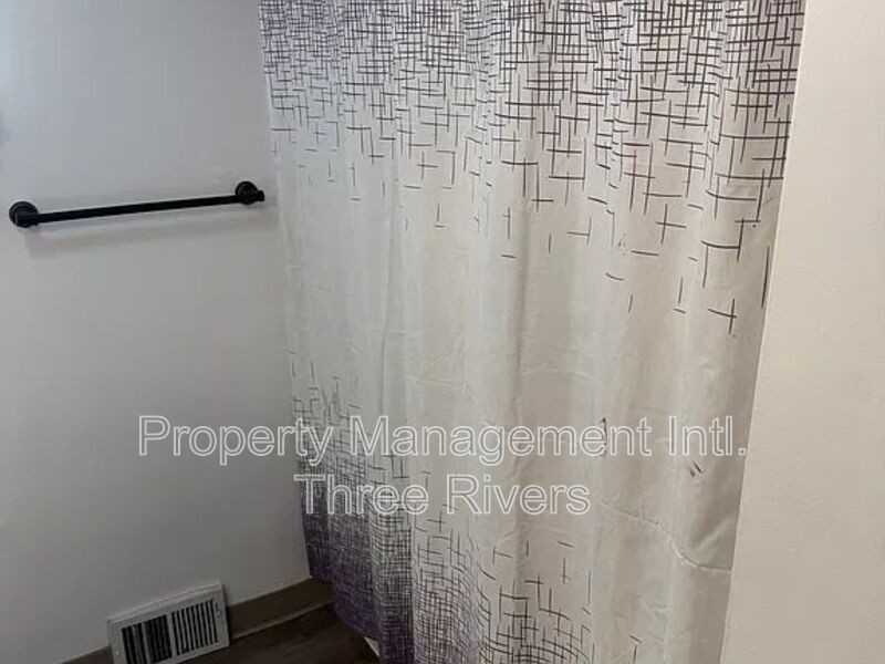 319 Oakland Ave - Photo 4 of 13
