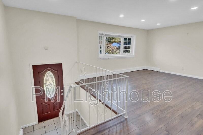 164 W 19th St - Photo 4 of 27