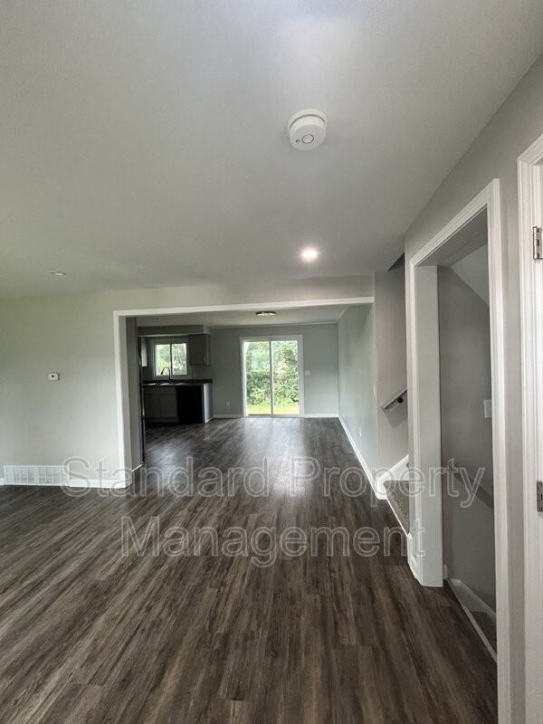 41 Capri Dr - Photo 3 of 32