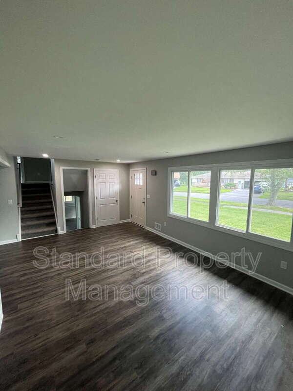 41 Capri Dr - Photo 4 of 32