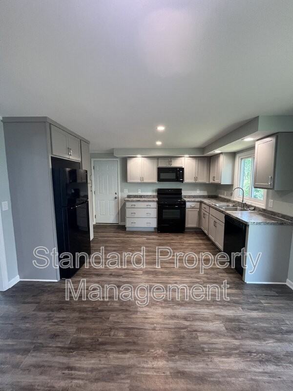 41 Capri Dr - Photo 5 of 32