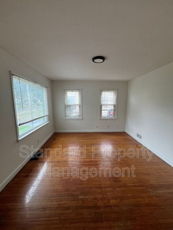 54 Northampton St - Photo 4 of 17