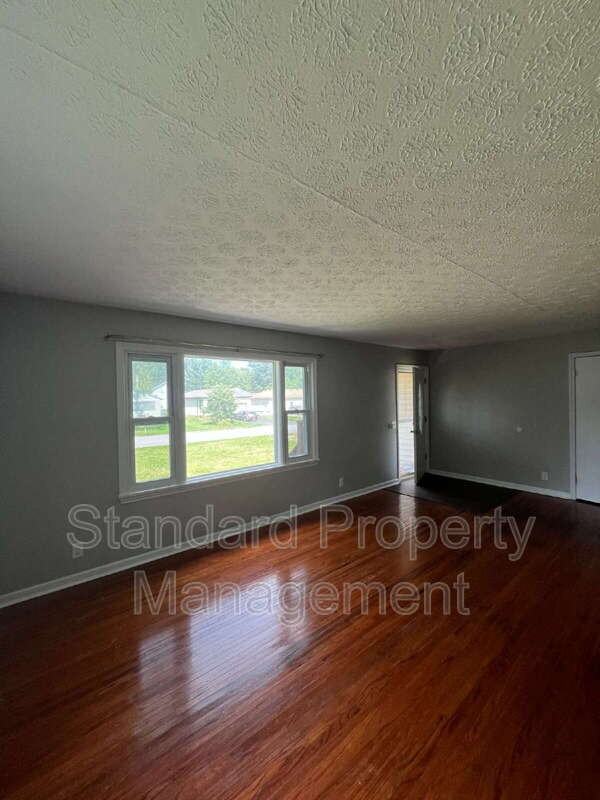 43 Harold Ave - Photo 3 of 24