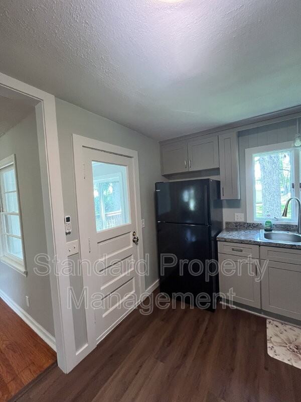 43 Harold Ave - Photo 7 of 24