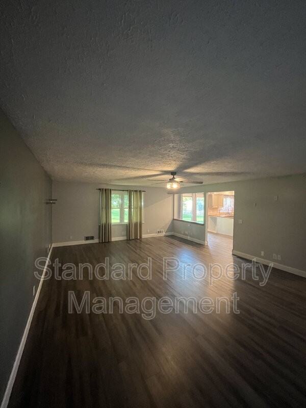 43 Applewood Dr - Photo 4 of 40