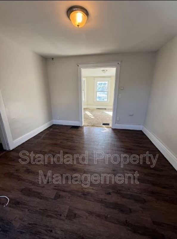 866 Dewey Ave - Photo 2 of 11