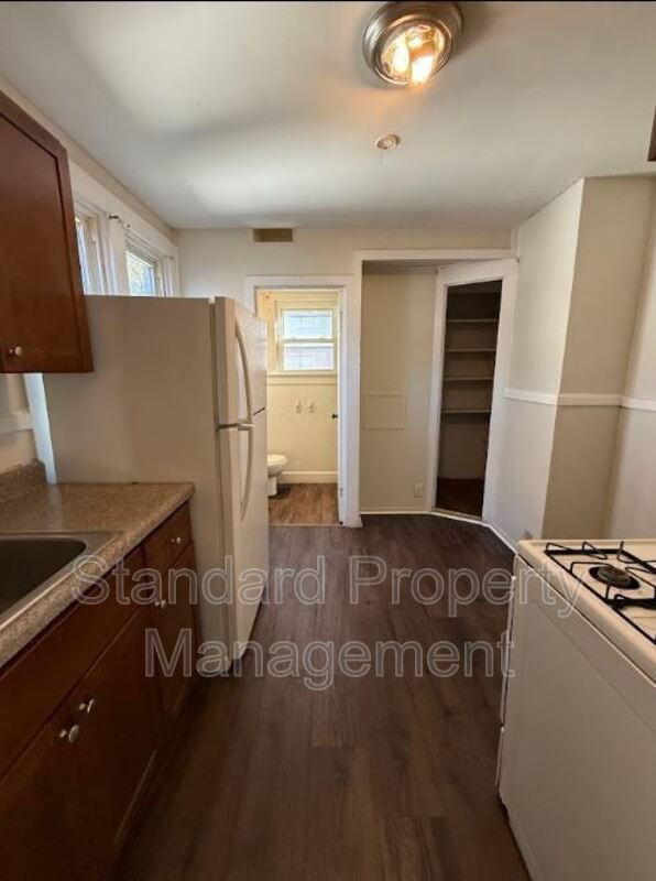 866 Dewey Ave - Photo 4 of 11