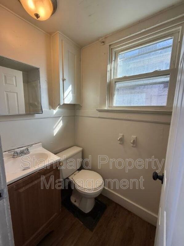 866 Dewey Ave - Photo 6 of 11