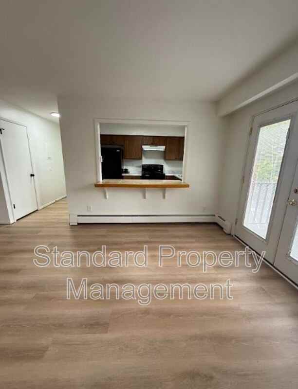 2608 Dewey Ave - Photo 2 of 12