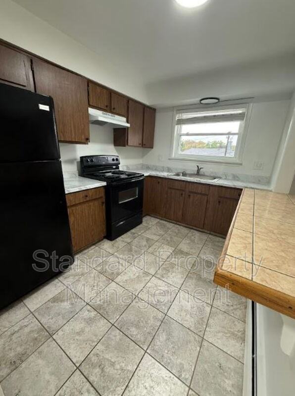 2608 Dewey Ave - Photo 4 of 12