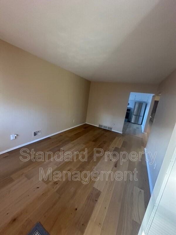 254 Ernst St - Photo 2 of 12