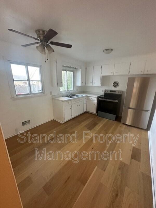 254 Ernst St - Photo 4 of 12