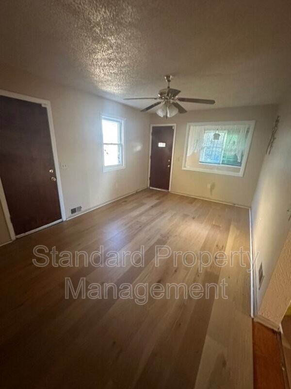 254 Ernst St - Photo 5 of 12