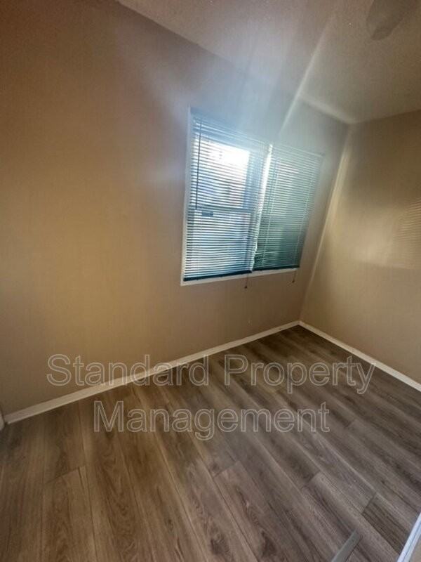 254 Ernst St - Photo 6 of 12