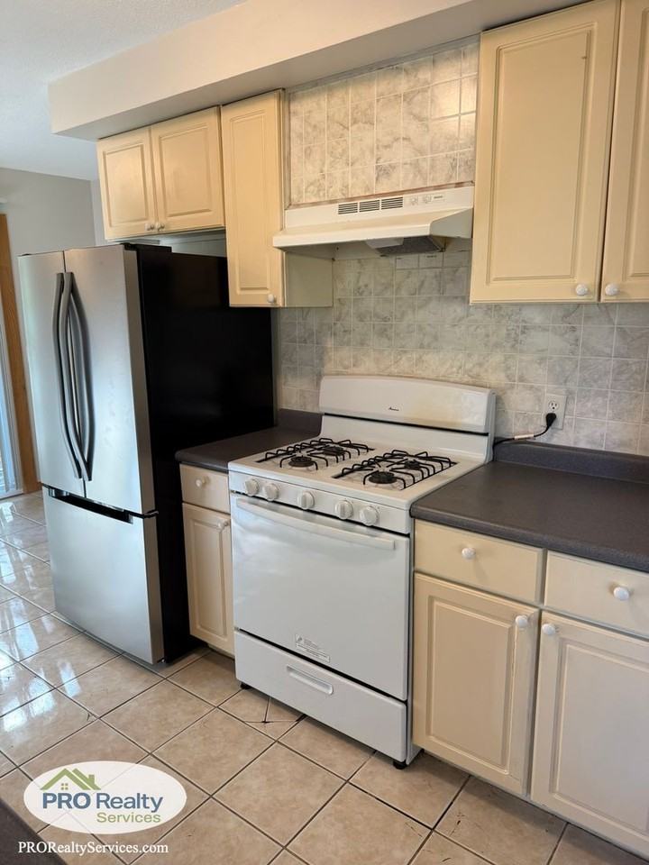 2525 Nathan Ln N - Photo 6 of 34